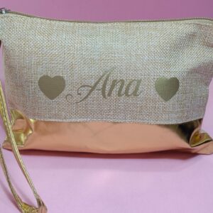 Bolso de mano con detalles dorado y con nombre personalizado en dorado