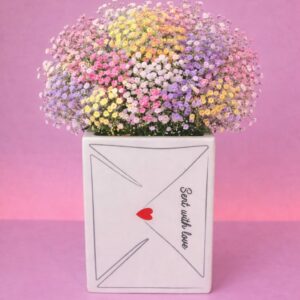 Jarrón para flores en forma de sobre carta de amor
