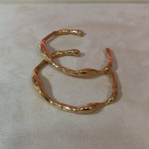 Brazalete de acero dorado